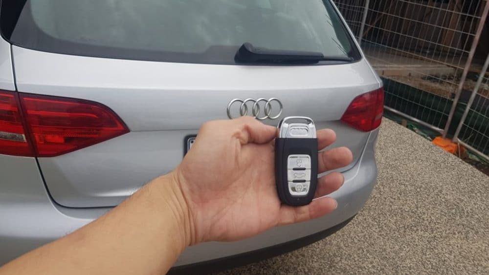 Audi A4 Remote Key car key - Image 2